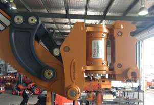 GARDNER ENGINEERING - CASE 590SN Tilt Hitch