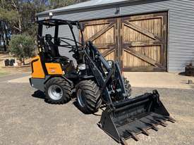 Tobrocco GIANT Wheel Loader - picture2' - Click to enlarge