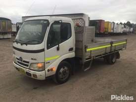 2008 Hino 300 series - picture2' - Click to enlarge