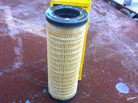 Carerpillar oil filter - picture0' - Click to enlarge