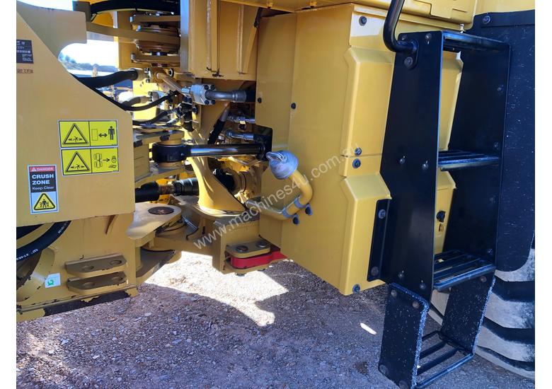 caption Caterpillar 966K