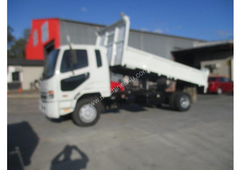 caption FUSO FK 62 TIPPER