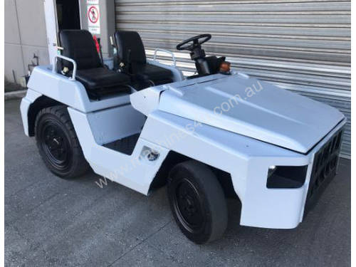 Toyota TD25 diesel tow tractor