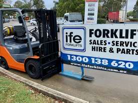 Toyota current model forklift as new condition this machine has really low hours - picture0' - Click to enlarge