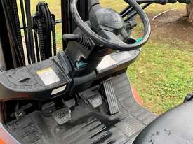 Toyota current model forklift as new condition this machine has really low hours - picture2' - Click to enlarge