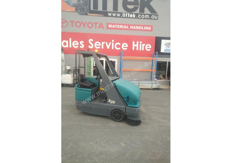 caption SWEEPER TENNANT