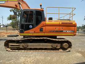 Doosan Low hour 30t excavator with attachments  - picture1' - Click to enlarge