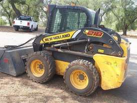 New Holland L218 skid steer loader - picture0' - Click to enlarge