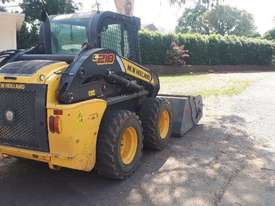 New Holland L218 skid steer loader - picture0' - Click to enlarge