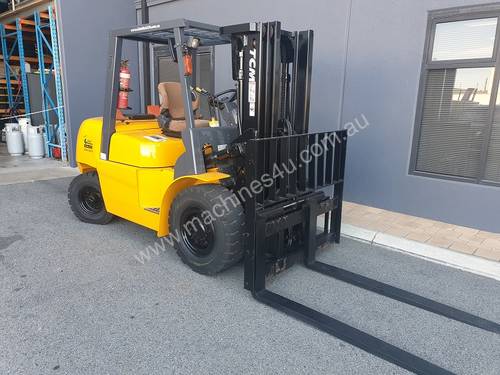 TCM 4000kg Diesel Forklift with 4350mm 3 Stage Container Mast