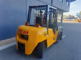 TCM 4000kg Diesel Forklift with 4350mm 3 Stage Container Mast - picture1' - Click to enlarge
