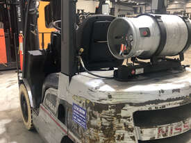 Nissan P1F2A25 LPG / Petrol Counterbalance Forklift - picture2' - Click to enlarge