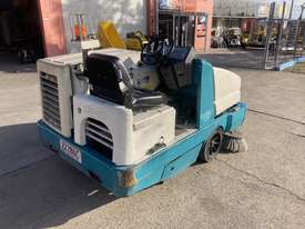 Tennant 6650XP Sweeper Diesel  - picture1' - Click to enlarge