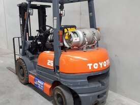 TOYOTA 2.5t LPG  - picture1' - Click to enlarge