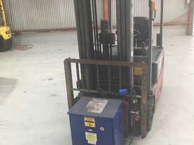 3.3T Battery Electric 3 Wheel Forklift - picture0' - Click to enlarge