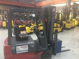 3.3T Battery Electric 3 Wheel Forklift - picture1' - Click to enlarge