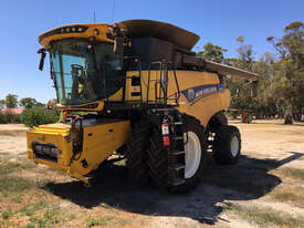 2015 New Holland CR8.90 + 45' Platform Combines - picture0' - Click to enlarge