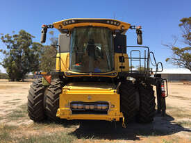 2015 New Holland CR8.90 + 45' Platform Combines - picture1' - Click to enlarge