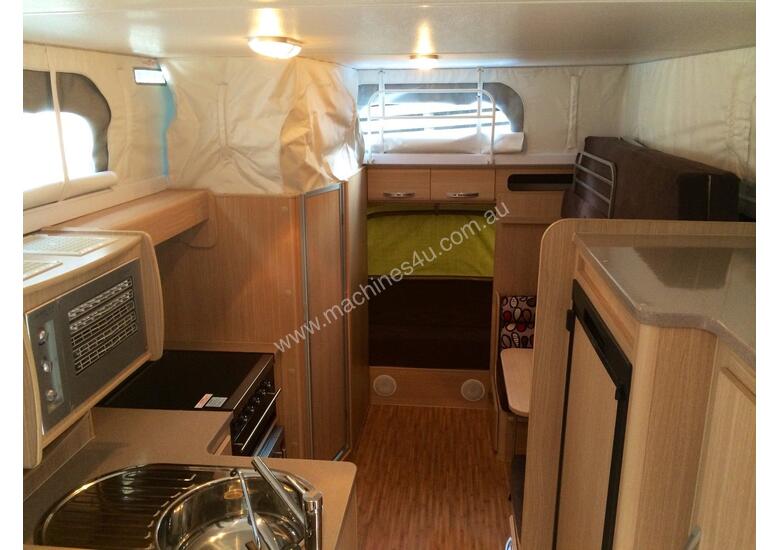Buy Used 2011 jayco 2011 Jayco Expanda Outback 17 562 with Double Bunks Shower Toilet Caravans