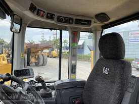 Caterpillar 938K Wheel Loader - picture2' - Click to enlarge