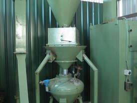 SEMI AUTOMATIC SAND BLASTING CABINET  - picture2' - Click to enlarge