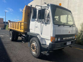 Mitsubishi FM557 Tipper Truck - picture2' - Click to enlarge