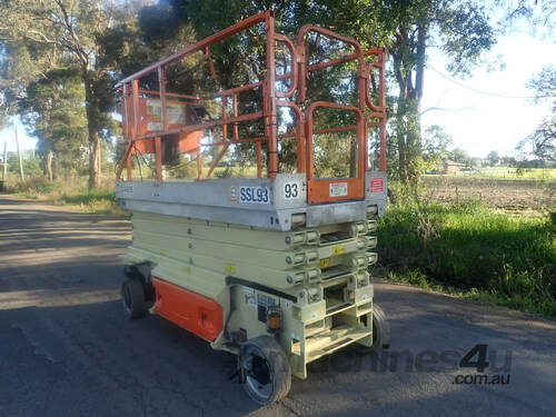 JLG 3246E2 Scissor Lift Access & Height Safety