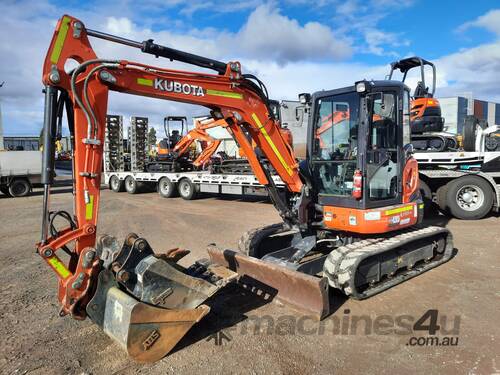 KUBOTA U48-4 5T EXCAVATOR WITH FULL CAB, HITCH, BUCKETS AND 1560 HOURS