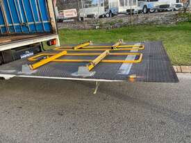 Truck Curtainsider Tail lift Mitsubishi Airbag 8 tonne SN1132 1HJM594 - picture1' - Click to enlarge