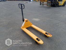 2.5T MANUAL PALLET TROLLEY - picture0' - Click to enlarge