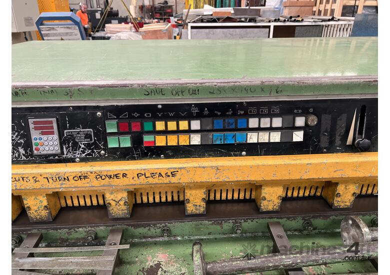 caption HJO Guillotine 2500 x 4mm