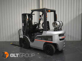 Nissan 2.5 Tonne Forklift Container Mast LPG EFI Engine Solid Tyres - picture0' - Click to enlarge