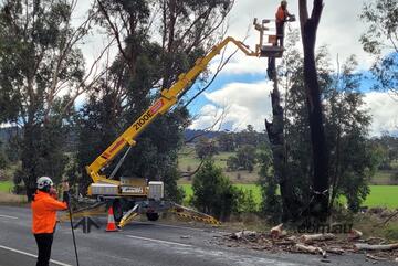 Monitor 2100E - 21m Trailer Mounted Lift
