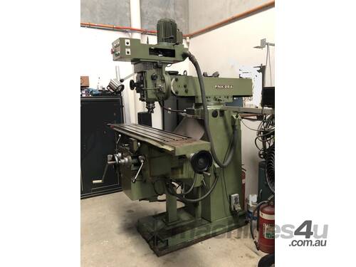 Tos Kurim FNK 25A Universal Milling Machine