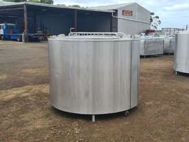 STAINLESS STEEL TANK, MILK VAT 2800lt - picture1' - Click to enlarge