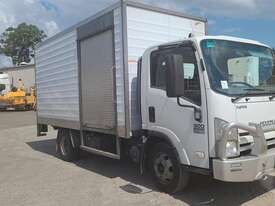 Isuzu NPR 300m - picture0' - Click to enlarge