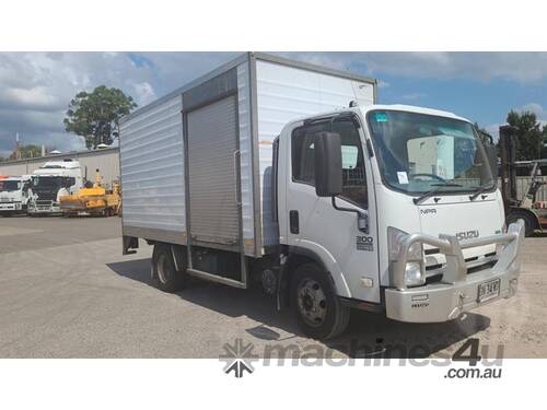 Isuzu NPR 300m