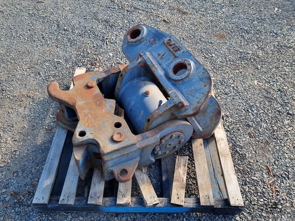 Used jb attachments JB 20t Tilt Hitch Quick Hitch in UNANDERRA, NSW