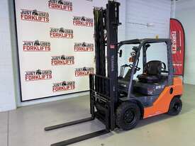 2017 TOYOTA 32-8FG25   DELUXE MODEL LPG GAS FORKLIFT 4500 2 STAGE CLEARVIEW MAST WITH FORK POSITIONE - picture1' - Click to enlarge