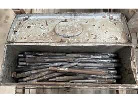 20-25 MM JACK HAMMER POINTS IN TOOLBOX  - picture0' - Click to enlarge