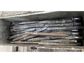 20-25 MM JACK HAMMER POINTS IN TOOLBOX  - picture0' - Click to enlarge