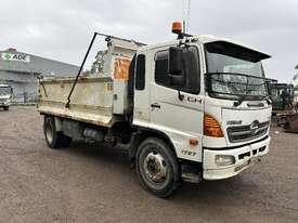 2009 Hino 500 Tipper (Ex-Council) - picture1' - Click to enlarge