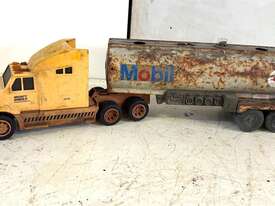 TOY PRIME MOVER & TANKER - picture0' - Click to enlarge