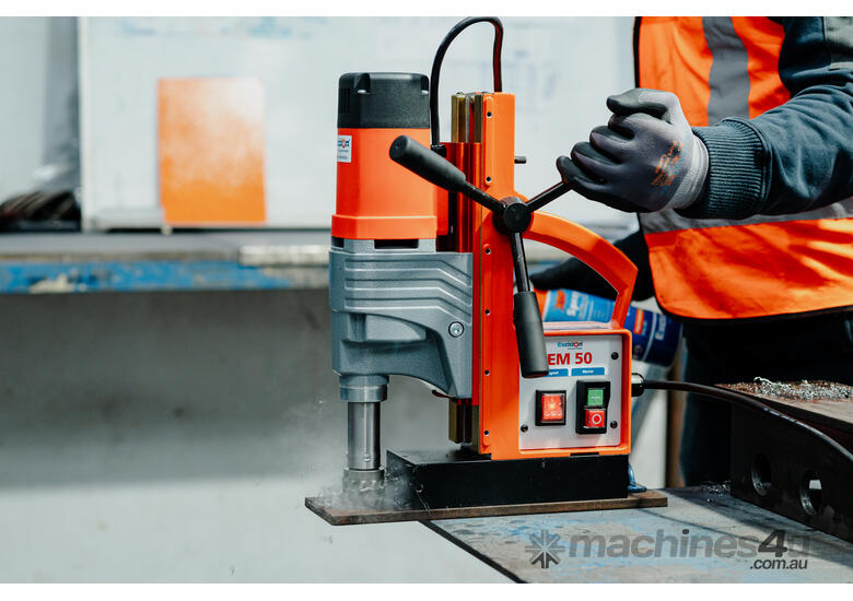 caption EM50 Magnetic Drill