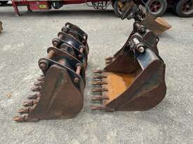 Set of CAT Excavator Buckets - picture0' - Click to enlarge