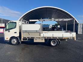 2017 Hino 300 series Table Top - picture2' - Click to enlarge
