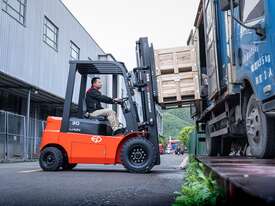 EP COUNTERBALANCE FORKLIFT TRUCK 2.5T- economic,All-Round - picture1' - Click to enlarge