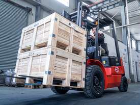 EP COUNTERBALANCE FORKLIFT TRUCK 2.5T- economic,All-Round - picture2' - Click to enlarge