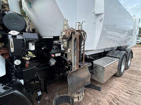 Iveco Acco Waste disposal Truck - picture1' - Click to enlarge