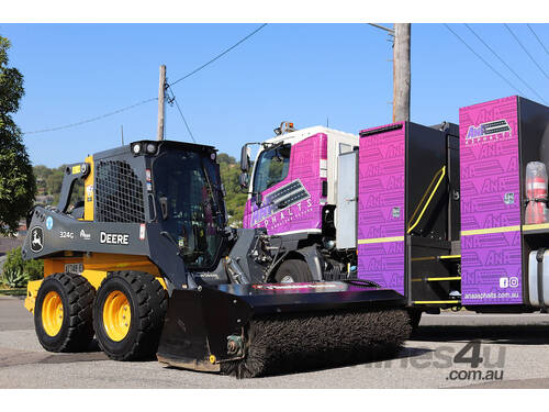 Aus Made Skid Steer Sweeper: SHOULDERMASTER TB1800 - tough, reliable, and easy to use!